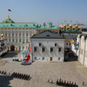 Экскурсия для иностранцев по территории Кремля